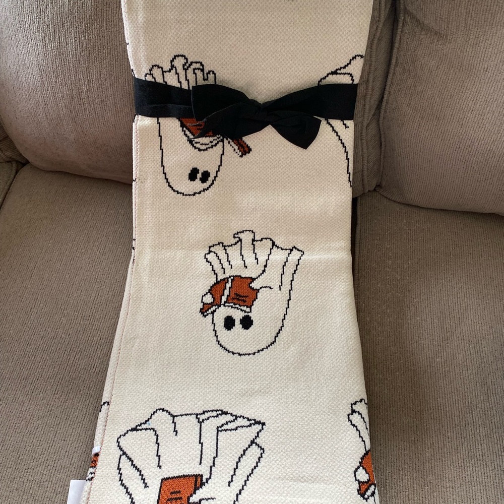New Viral Halloween Goblin & Ghoul Throw Blanket Ghost Reading Book - Picture 3 of 3